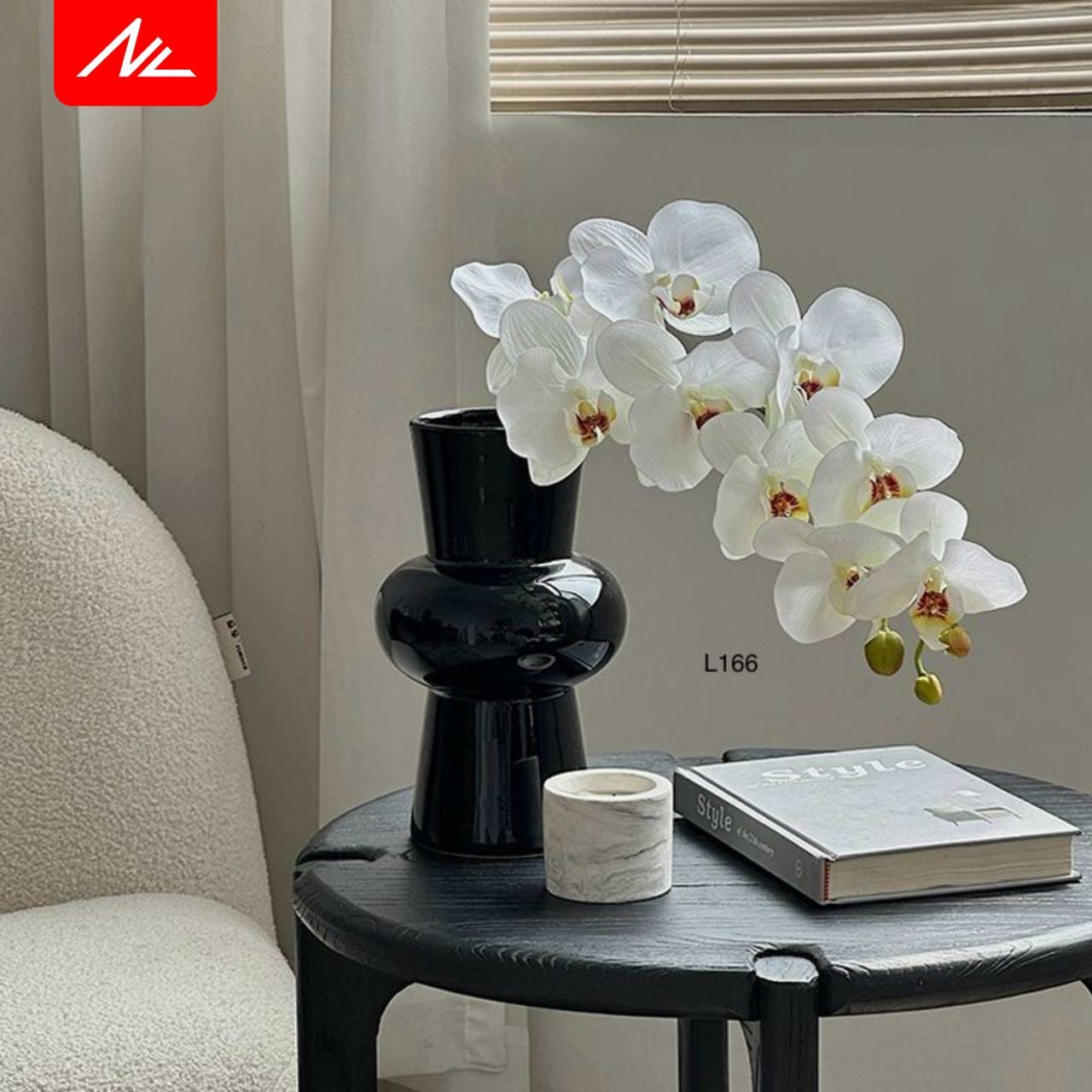 L166 |  فازة مع ورد